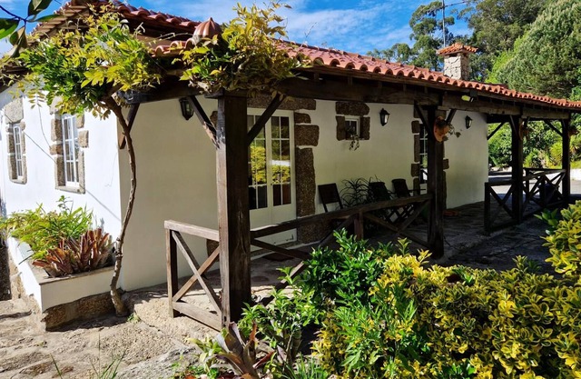 Homerez - Villa für 5 Pers. mit Schwimmbad und Garten in Vila Nova de Famalicão