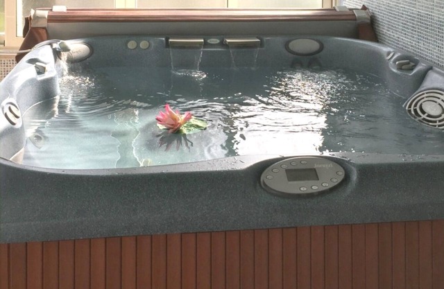 Homerez - Anspruchsvolles Haus in Montenero + Jacuzzi