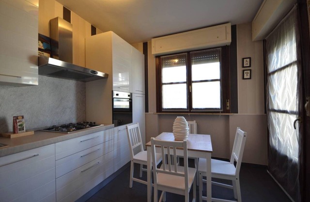 Homerez - Geräumige Wohnung in Vercelli mit Terrasse und Garten
