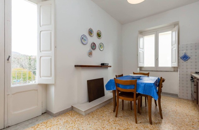 Homerez - Geräumige Wohnung in Ceraso mit Bergblick