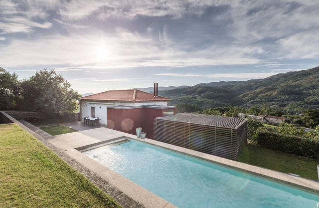 Homerez - Geräumiges Haus mit Pool und Bergblick in Travassós
