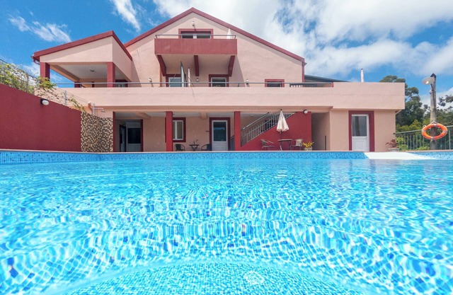 Homerez - Geräumiges Haus mit Pool in Prazeres