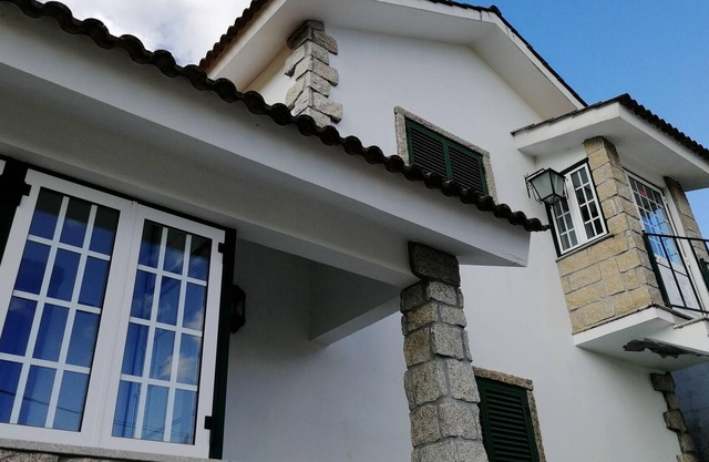 Homerez - Villa für 8 Pers. mit Schwimmbad, Terrasse und Balkon in Silvã de Cima
