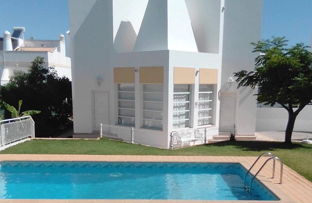Homerez - Villa 900 m vom Strand entfernt für 6 Pers. mit Schwimmbad und Garten