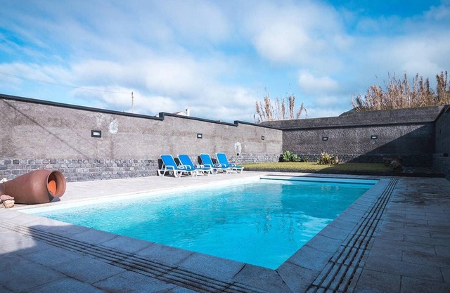 Homerez - Geräumige Villa für 6 Pers. mit Schwimmbad in Mosteiros