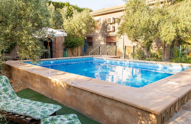 Homerez - Villa für 10 Pers. mit Schwimmbad und Garten in La Guardia de Jaen