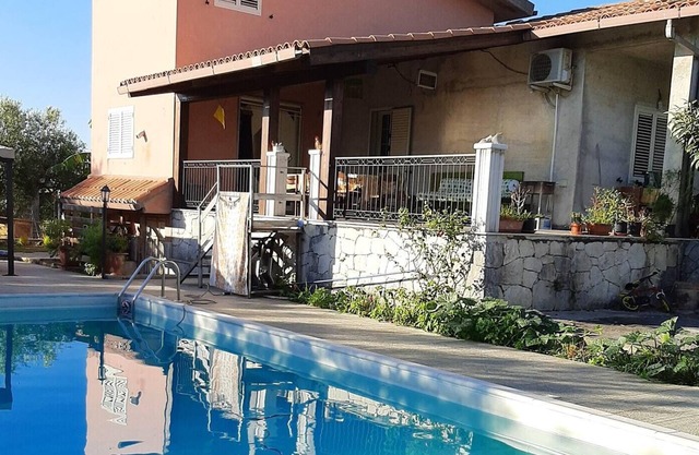 Homerez - Hübsche Villa 8 km vom Strand entfernt für 6 Pers. mit Zugang zum Pool