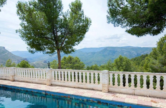 Homerez - Villa für 12 Pers. mit Schwimmbad, Garten und Terrasse in Chulilla