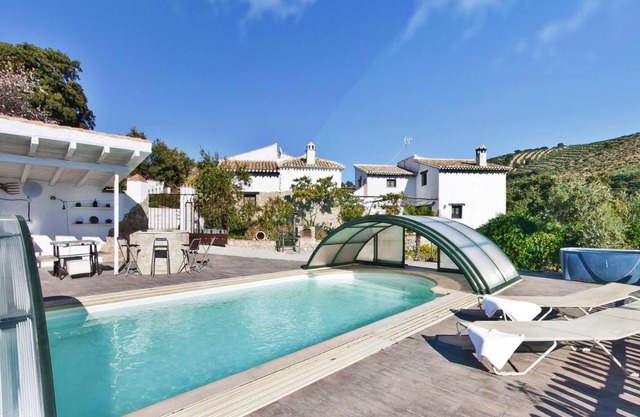 Homerez - Große Villa für 21 Pers. mit Schwimmbad, jacuzzi und Garten in Granada