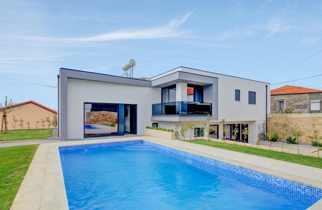 Homerez - Villa für 6 Pers. mit Schwimmbad, Garten und Terrasse in Esposende