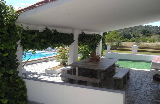 Homerez - Villa en Aroche con piscina.