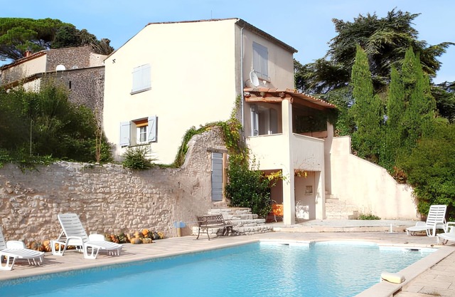 Homerez - Villa in Dauphin, Garten, Pool