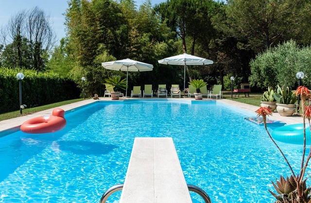 Homerez - Villa in Pisa, Gemeinschaftspool.