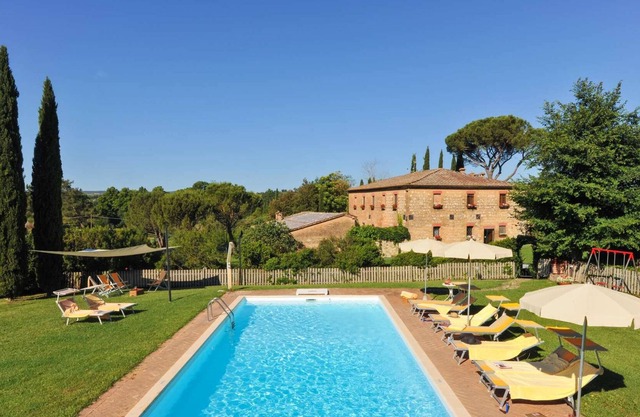 Homerez - Villa für 19 Pers. mit Schwimmbad und Garten in Monteroni d'Arbia