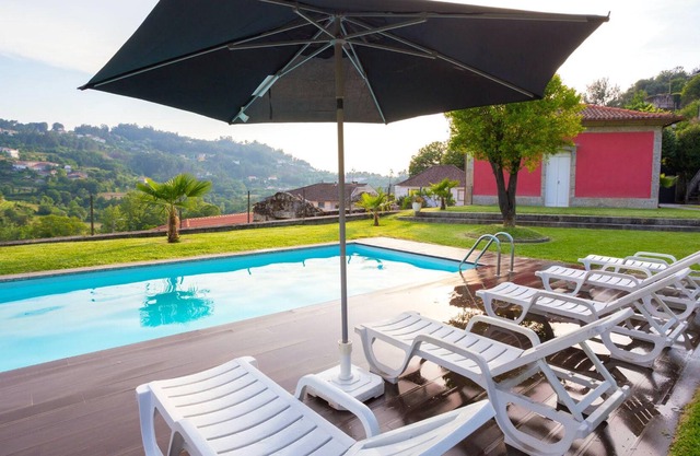 Homerez - Villa für 6 Pers. mit Schwimmbad und Garten in Sobradelo da Goma