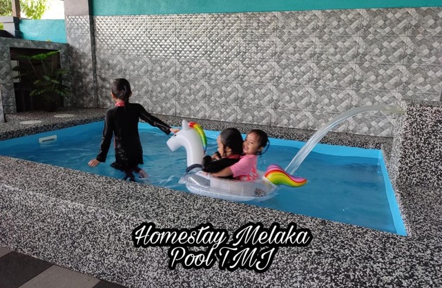 HOMESTAY MELAKA POOL TMJ