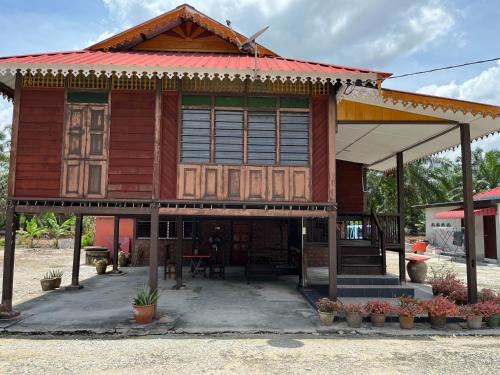Homestay wak saripan Rumah Kayu