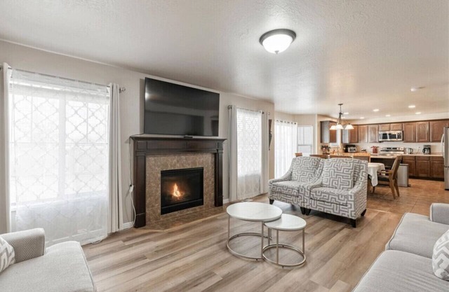 Homestead Haven | Sleeps 14 | 2 Car Garage