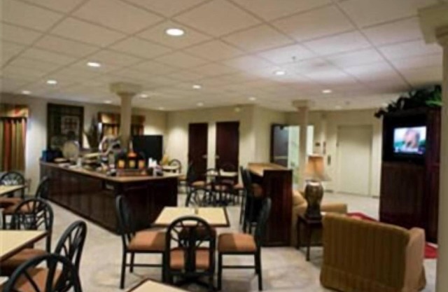 HomeTown Hotel Bryant