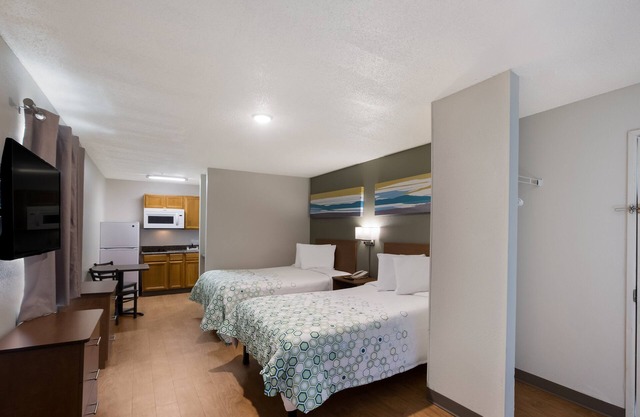 HomeTowne Studios by Red Roof Covington, GA