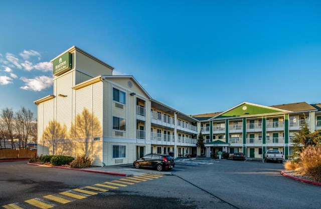 HomeTowne Studios by Red Roof Spokane - Valley