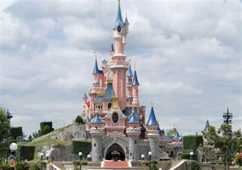 Homewood - entire property for 6 people - 4 adults maximum - in village 10 min from Disneyland Paris & TGV RER A