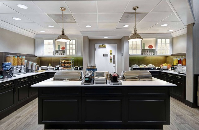 Homewood Suites by Hilton Edgewater