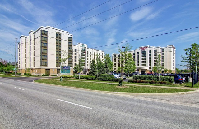 Homewood Suites by Hilton Toronto Airport Corporate Centre
