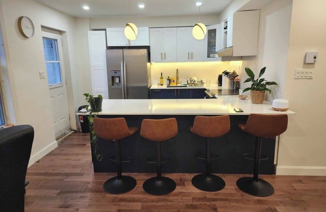 Homey apartment-15 mn downtown-free street parking