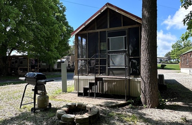 Homey Cabin in Bloomington