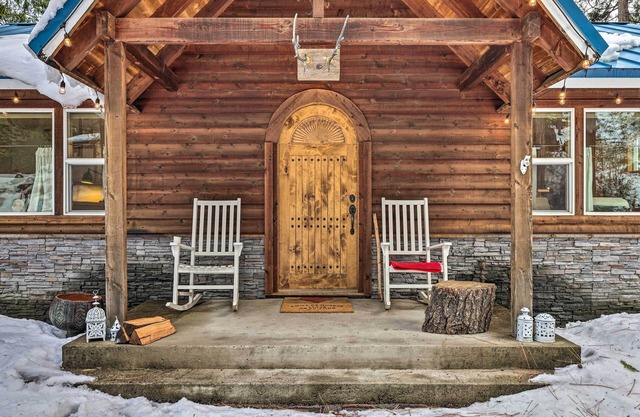 Homey Long Barn Cabin w/Deck & Fire Pit!