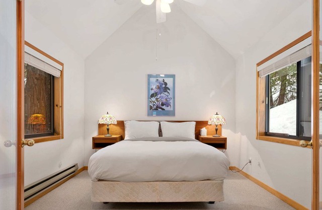 Homey Mountain Cabin Retreat, Near Donner Lake