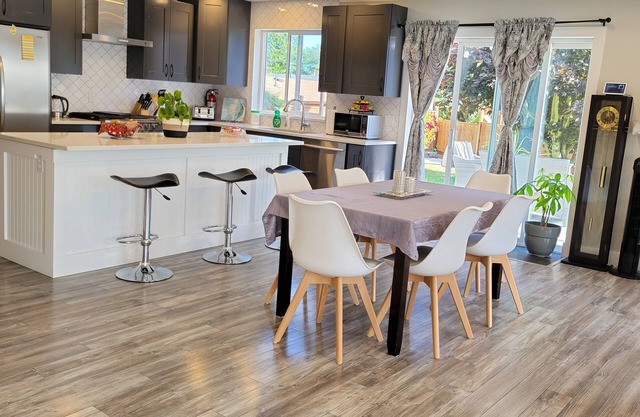 Homey Place in Sechelt , close to town and beaches