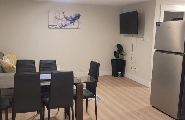 Hommie Vibes Basement Suite
