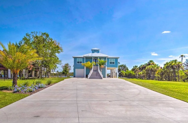Homosassa Riverfront Home - Prime Location.