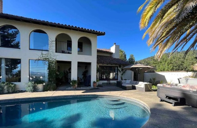 Honey House Villa, wineries, views, pool, hot tub