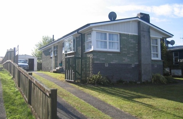 Honigtopf Pool Ferienhaus Turangi