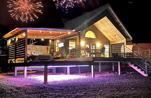 HoneyBee: Waterfront + Mountain View + FirePit