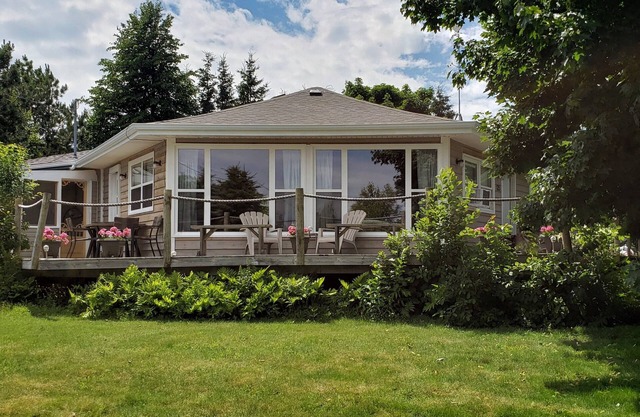 Honeycomb Cottage - helles, luftiges und geräumiges Refugium mit Blick auf das Wasser!