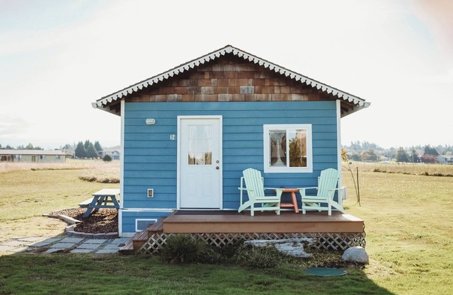 Honeymoon Cottage - King, Jetted tub, Private