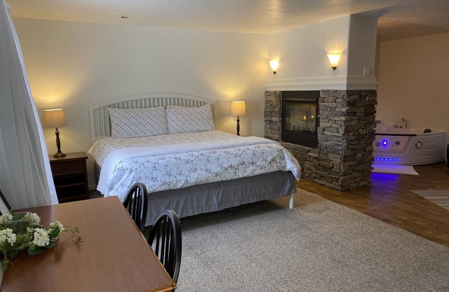 Honeymoon Suite with Large Jetted Tub