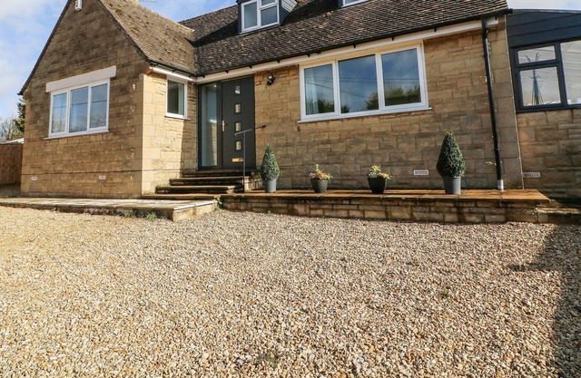 Honeystones, CURBRIDGE