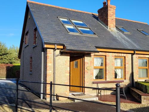 Honeysuckle Cottage - Newcastle, Northern Ireland