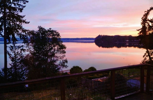 Hood Canal Hideway Waterfront home