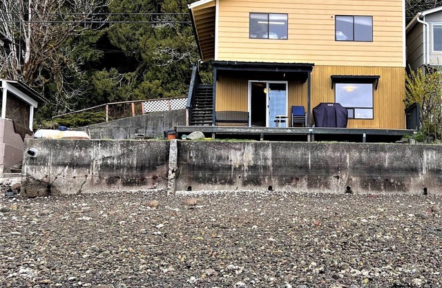 Hoodsport Hood Canal Waterfront Cabin.