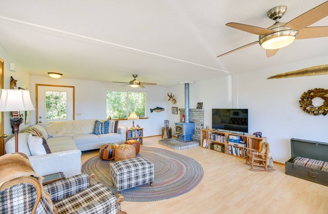 Hoodsport Vacation Rental w/ Deck & Canal Views!