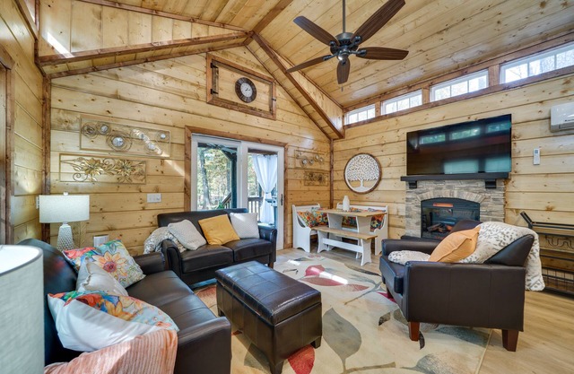 Hook, Line, & Sinker Retreat: Fire Pit, Grill!