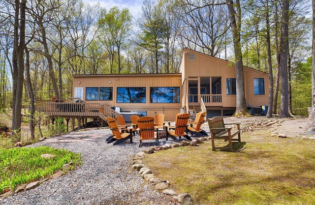 Hook, Wein & Sinker - Atemberaubende 6 Schlafzimmer Moderne auf Seneca Lake!