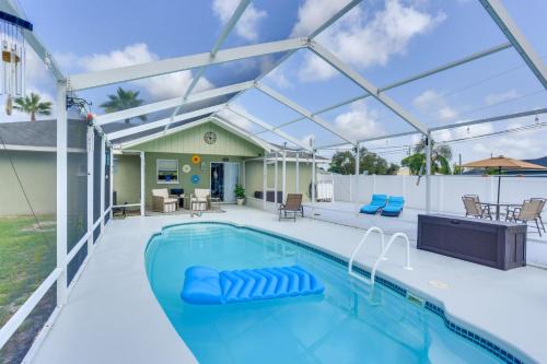 Hoop, Swim, Grill and Chill Family Oasis in Sebring