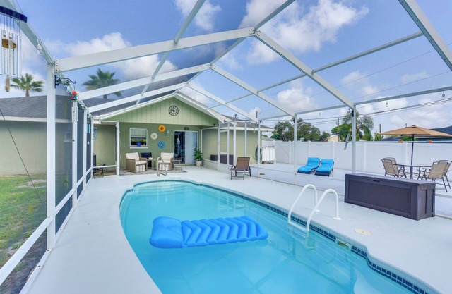 Hoop, Swim, Grill & Chill: Family Oasis in Sebring